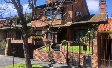 Casa de 7 ambientes en venta, en Villa Martelli.