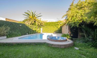 Casa de 7 ambientes en venta, en Villa Martelli.