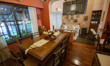 Casa de 7 ambientes en venta, en Villa Martelli.