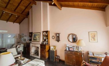 Casa de 7 ambientes en venta, en Villa Martelli.