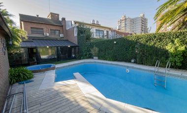 Casa de 7 ambientes en venta, en Villa Martelli.