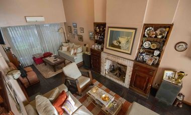 Casa de 7 ambientes en venta, en Villa Martelli.