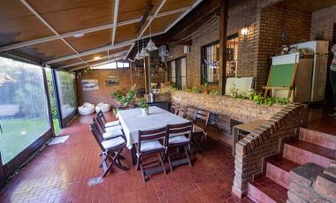 Casa de 7 ambientes en venta, en Villa Martelli.