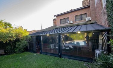 Casa de 7 ambientes en venta, en Villa Martelli.