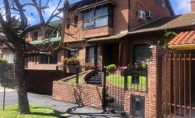 Casa de 7 ambientes en venta, en Villa Martelli.