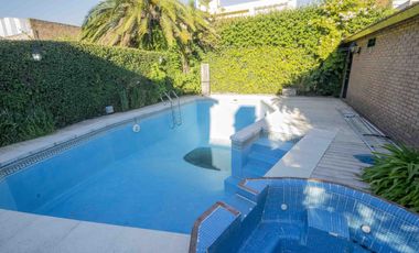 Casa de 7 ambientes en venta, en Villa Martelli.