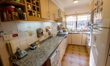 Casa de 7 ambientes en venta, en Villa Martelli.