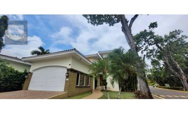 ALQUILER DE CASA UNIFAMILIAR EN TUCAN COUNTRY CLUB (MC)