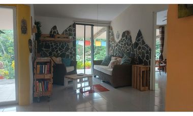 Casa Amoblada con Estudio Independiente y Quebrada en Altos del María
