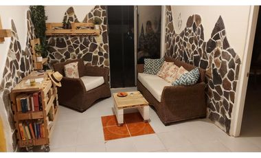 Casa Amoblada con Estudio Independiente y Quebrada en Altos del María