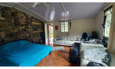 Casa Amoblada con Estudio Independiente y Quebrada en Altos del María