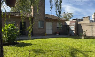 Casa en VENTA - 3 dormitorios - Escritorio - 5 ambientes - Garin-Centro