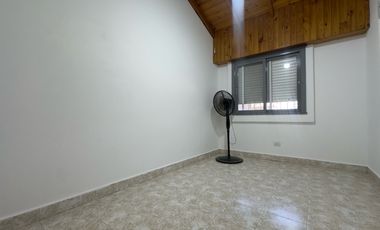 Casa en VENTA - 3 dormitorios - Escritorio - 5 ambientes - Garin-Centro