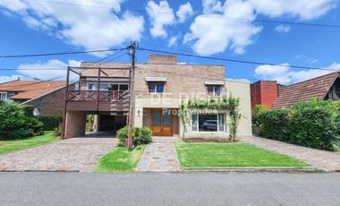 Apto crédito - Venta casa 5 ambientes pileta y ascensor -  Country San Miguel de Ghiso