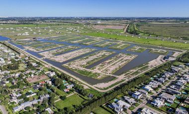 VENTA - Lote  500m2 Fondo Norte - Alhajamiento pago -  Funes Lakes
