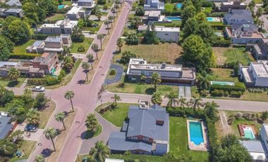 Terreno - Miraflores (Funes Hills) - Permuta - Esquina