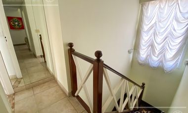 Casa en venta en Abril Club De Campo fondo golf 6 ambientes Hudson Berazategui