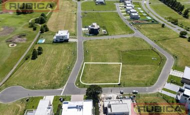Terreno en Pilar Golf Club en venta