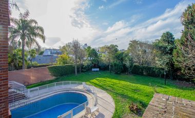 VENTA CASA 9 AMBIENTES - PILETA - LOTE PROPIO - BANFIELD