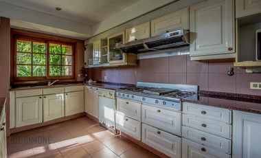 VENTA CASA 9 AMBIENTES - PILETA - LOTE PROPIO - BANFIELD