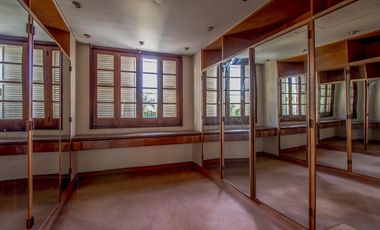 VENTA CASA 9 AMBIENTES - PILETA - LOTE PROPIO - BANFIELD