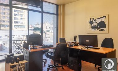 Oficina amplia luminosa en venta en el Centro de Rosario