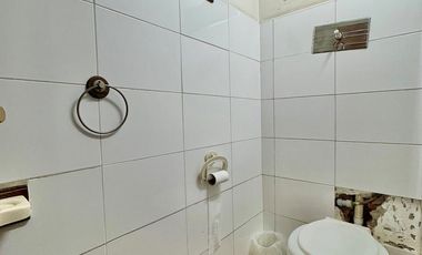 CHALET CLASICO EN BARRIO RESIDENC. CON COCHERA, 4 DORMIT. 2 BAÑOS Y DEPTO TRASERO