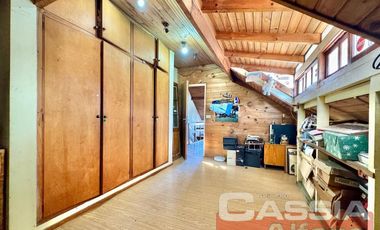 CHALET CLASICO EN BARRIO RESIDENC. CON COCHERA, 4 DORMIT. 2 BAÑOS Y DEPTO TRASERO