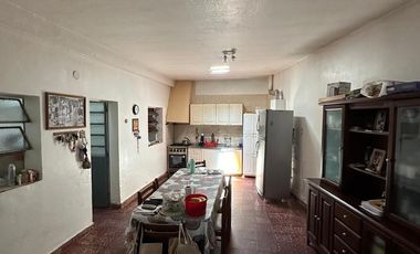 EN VENTA CASA 2 DORMITORIOS ZONA SAN AGUSTÍN