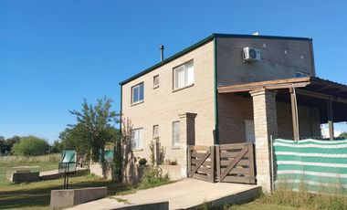 2 QUINTAS EN UNA, 4 DORM, PILETA Y GRAN PARQUIZADO