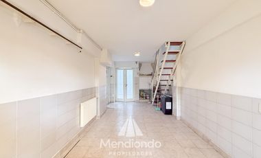 Casa en esq. 4 amb + dependencias y 2 cocheras. Reciclada. Av. Paso y Entre Ríos
