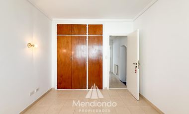 Casa en esq. 4 amb + dependencias y 2 cocheras. Reciclada. Av. Paso y Entre Ríos