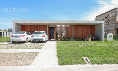 Casa en VENTA en Lares de Canning