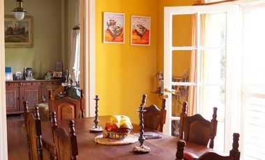 Casa en Venta 4 dormitorios en Olivos, pileta climatizada, jardin, quincho, seguridad 24hs