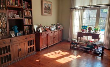 Casa en Venta 4 dormitorios en Olivos, pileta climatizada, jardin, quincho, seguridad 24hs