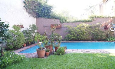 Casa en Venta 4 dormitorios en Olivos, pileta climatizada, jardin, quincho, seguridad 24hs