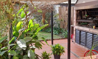 Casa en Venta 4 dormitorios en Olivos, pileta climatizada, jardin, quincho, seguridad 24hs