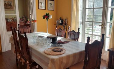 Casa en Venta 4 dormitorios en Olivos, pileta climatizada, jardin, quincho, seguridad 24hs