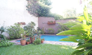 Casa en Venta 4 dormitorios en Olivos, pileta climatizada, jardin, quincho, seguridad 24hs