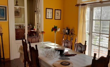 Casa en Venta 4 dormitorios en Olivos, pileta climatizada, jardin, quincho, seguridad 24hs