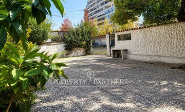 Propiedad con amplio terreno y alto potencial en Providencia