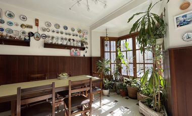Venta- Casa en Belgrano 5  ambientes c/ Dep.