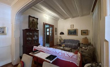 Venta- Casa en Belgrano 5  ambientes c/ Dep.