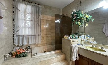 Venta- Casa en Belgrano 5  ambientes c/ Dep.