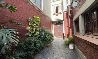 Venta- Casa en Belgrano 5  ambientes c/ Dep.