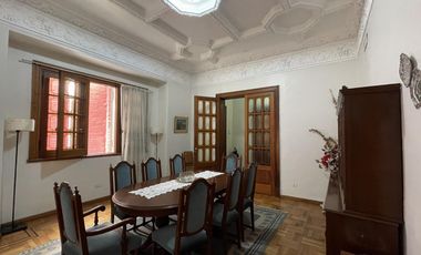 Venta- Casa en Belgrano 5  ambientes c/ Dep.