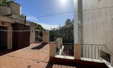 Venta- Casa en Belgrano 5  ambientes c/ Dep.
