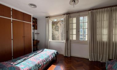 Venta- Casa en Belgrano 5  ambientes c/ Dep.
