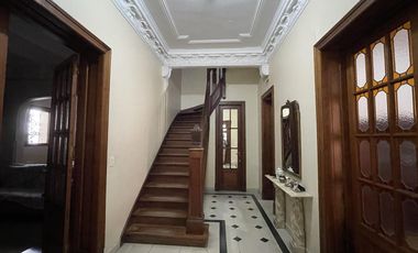 Venta- Casa en Belgrano 5  ambientes c/ Dep.
