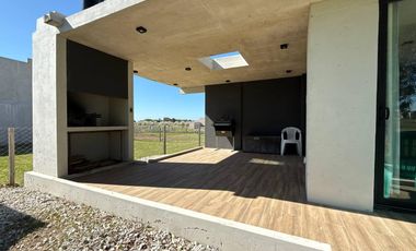Casa a estrenar en Mar Chiquita
